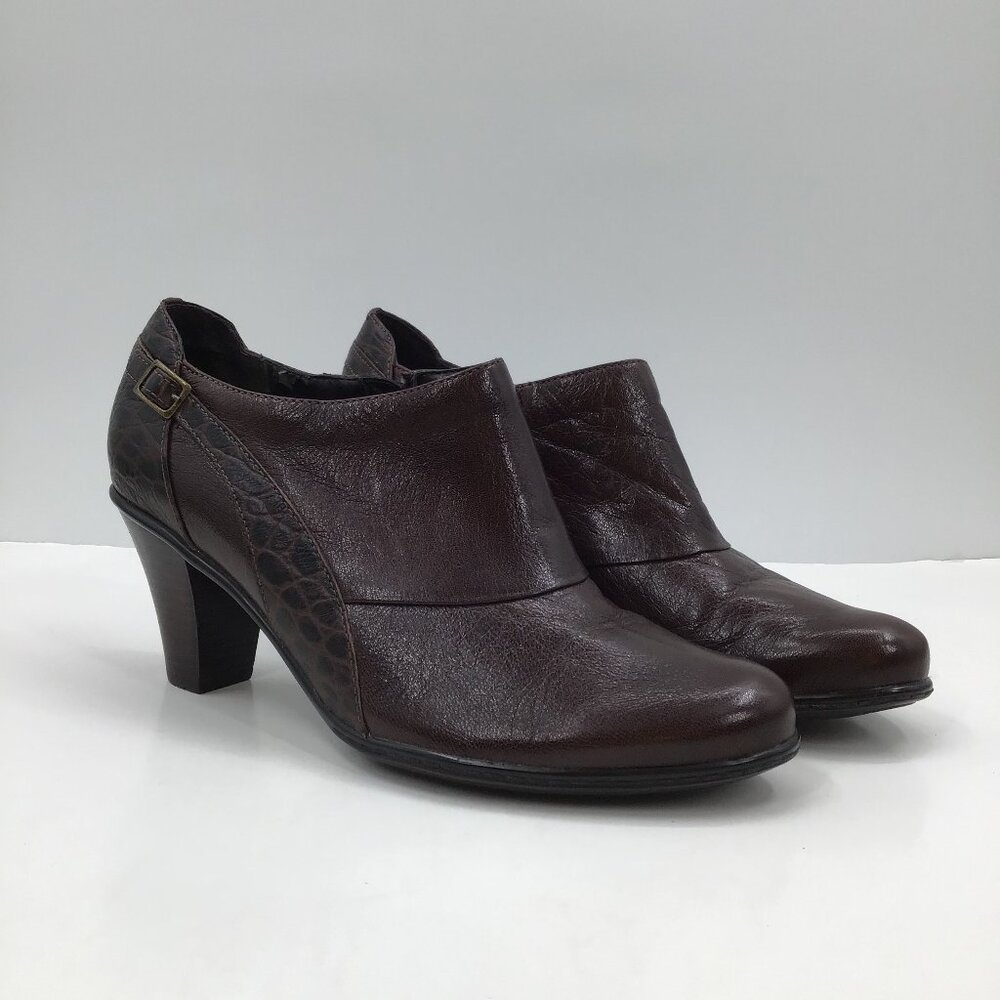Women's 10M Clarks Bendables Dark Brown Leather Ankle Booties Boots Heels